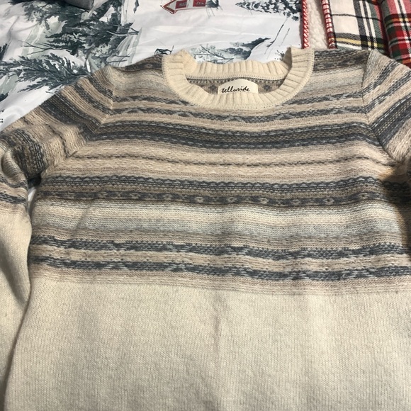 Sweaters - Womens